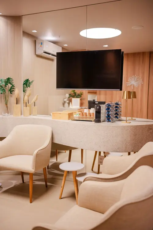 Recepção e sala de espera climatizada